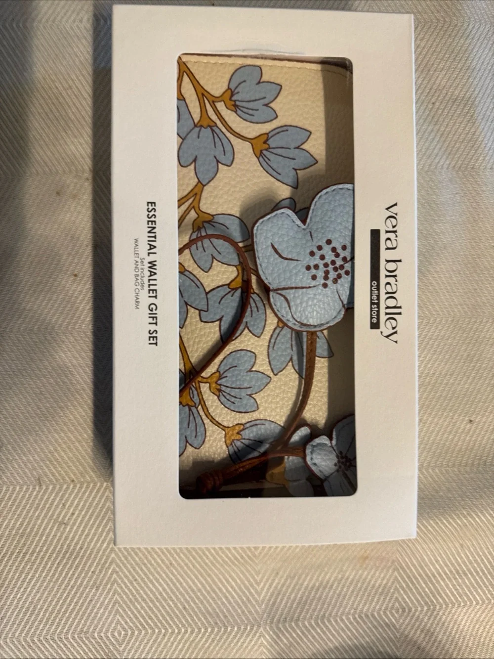 Vera Bradley essential Wallet with Blue Floral charm in pawpaw flower - Picture 7 of 7